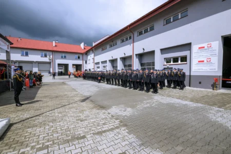 Zdjęcie przedstawia uczestników Wojewódzkich Obchodów Dnia Strażaka