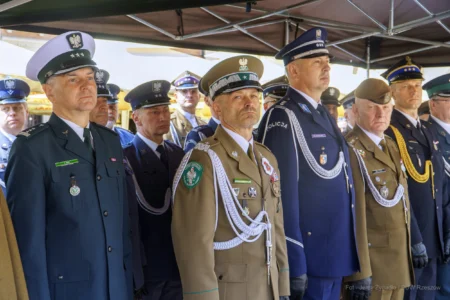 Zdjęcie przedstawia uczestników uroczystości Święta Konstytucji 3 Maja