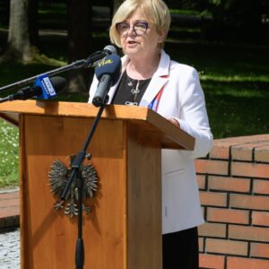 Zdjęcie przedstawia uczestników obchodów Narodowego Dnia Zwycięstwa