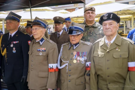 Zdjęcie przedstawia uczestników uroczystości Święta Konstytucji 3 Maja