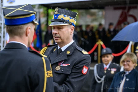 Zdjęcie przedstawia uczestników Wojewódzkich Obchodów Dnia Strażaka