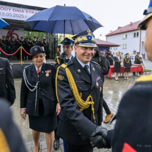 Zdjęcie przedstawia uczestników Wojewódzkich Obchodów Dnia Strażaka