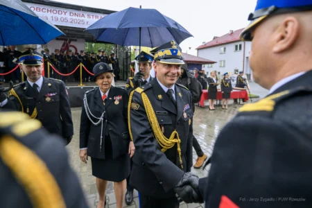 Zdjęcie przedstawia uczestników Wojewódzkich Obchodów Dnia Strażaka