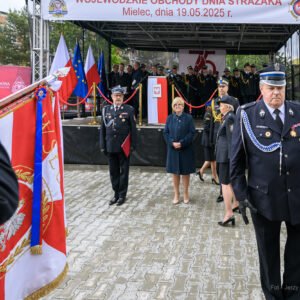 Zdjęcie przedstawia uczestników Wojewódzkich Obchodów Dnia Strażaka