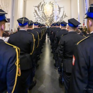 Zdjęcie przedstawia uczestników Wojewódzkich Obchodów Dnia Strażaka