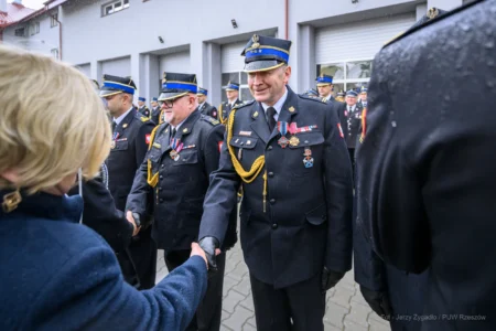 Zdjęcie przedstawia uczestników Wojewódzkich Obchodów Dnia Strażaka