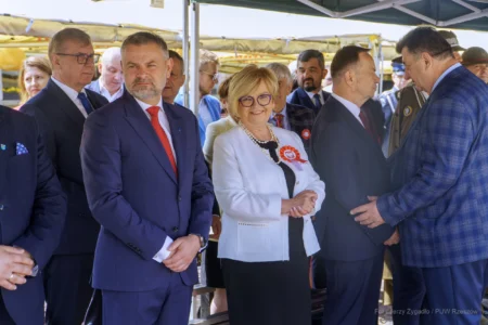 Zdjęcie przedstawia uczestników uroczystości Święta Konstytucji 3 Maja