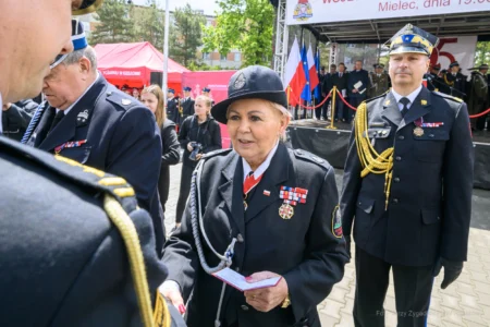 Zdjęcie przedstawia uczestników Wojewódzkich Obchodów Dnia Strażaka