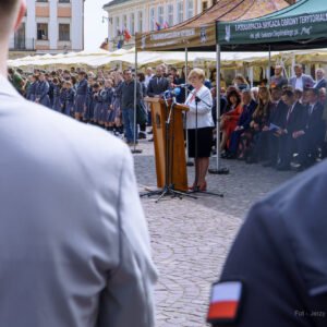 Zdjęcie przedstawia uczestników uroczystości Święta Konstytucji 3 Maja