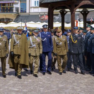 Zdjęcie przedstawia uczestników uroczystości Święta Konstytucji 3 Maja