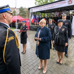 Zdjęcie przedstawia uczestników Wojewódzkich Obchodów Dnia Strażaka