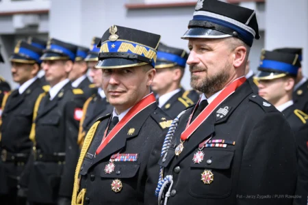 Zdjęcie przedstawia uczestników Wojewódzkich Obchodów Dnia Strażaka
