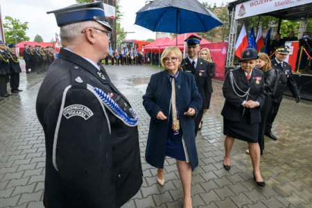 Zdjęcie przedstawia uczestników Wojewódzkich Obchodów Dnia Strażaka