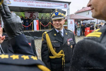 Zdjęcie przedstawia uczestników Wojewódzkich Obchodów Dnia Strażaka