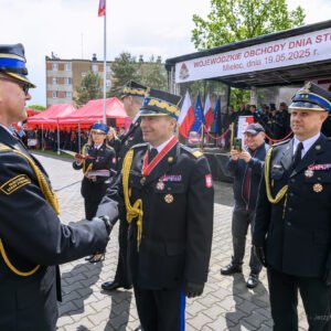 Zdjęcie przedstawia uczestników Wojewódzkich Obchodów Dnia Strażaka