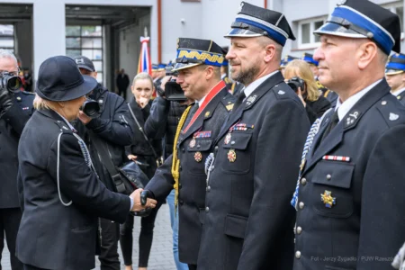 Zdjęcie przedstawia uczestników Wojewódzkich Obchodów Dnia Strażaka