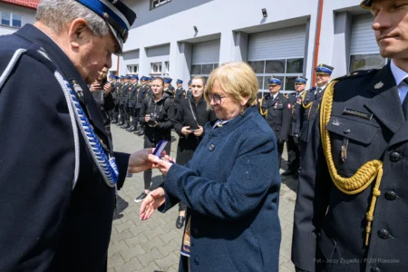 Zdjęcie przedstawia uczestników Wojewódzkich Obchodów Dnia Strażaka