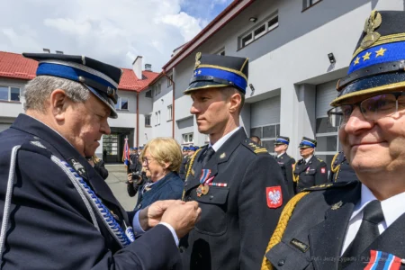 Zdjęcie przedstawia uczestników Wojewódzkich Obchodów Dnia Strażaka