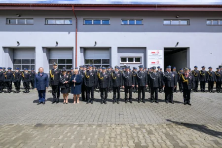 Zdjęcie przedstawia uczestników Wojewódzkich Obchodów Dnia Strażaka