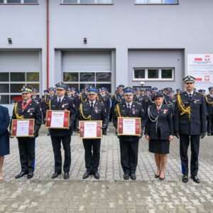 Zdjęcie przedstawia uczestników Wojewódzkich Obchodów Dnia Strażaka