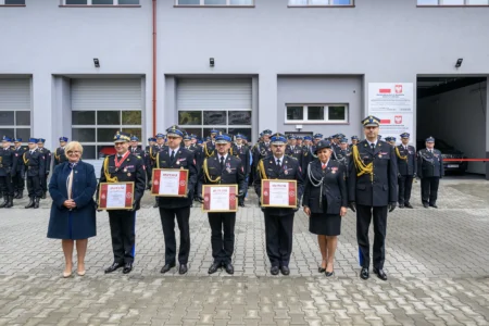 Zdjęcie przedstawia uczestników Wojewódzkich Obchodów Dnia Strażaka
