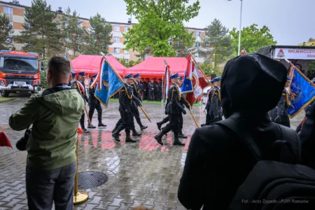 Zdjęcie przedstawia uczestników Wojewódzkich Obchodów Dnia Strażaka