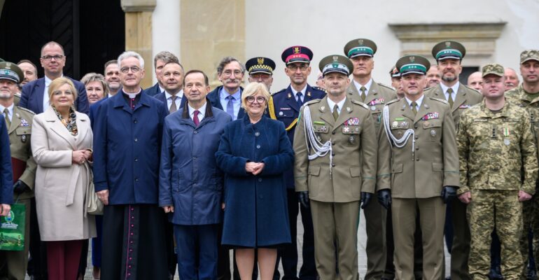 Zdjęcie przedstawia uczestników Święta Straży Granicznej