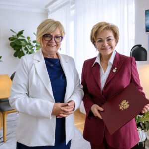 Zdjęcie przedstawia wojewodę podkarpackiego Marcie Rachel
