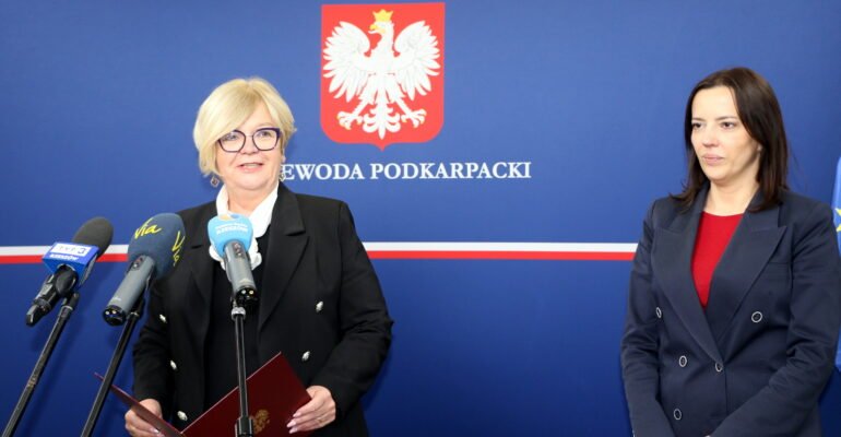 Teresa Kubas-Hul, Wojewoda Podkarpacki i Monika Barszcz- Chodkowska, dyrektor Wydziału Infrastruktury w PUW podczas konferencji prasowej
