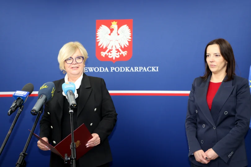 Teresa Kubas-Hul, Wojewoda Podkarpacki i Monika Barszcz- Chodkowska, dyrektor Wydziału Infrastruktury w PUW podczas konferencji prasowej