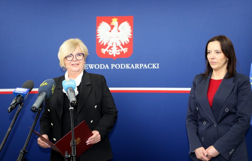 Teresa Kubas-Hul, Wojewoda Podkarpacki i Monika Barszcz- Chodkowska, dyrektor Wydziału Infrastruktury w PUW podczas konferencji prasowej