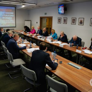 Zdjęcie przedstawia uczestników Wyższych Kursów Obronnych
