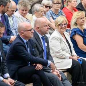 Zdjęcie przedstawia uczestników galu finałowej "Fundusz sołecki - najlepsza inicjatywa"