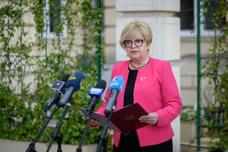 Wojewoda podkarpacki Teresa Kubas-Hul podczas konferencji prasowej