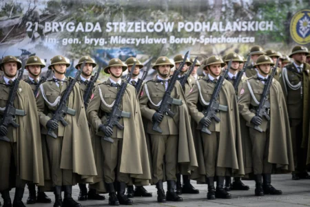 Zdjęcie przedstawia uczestników obchodów Święta 21 Brygady Strzelców Podhalańskich