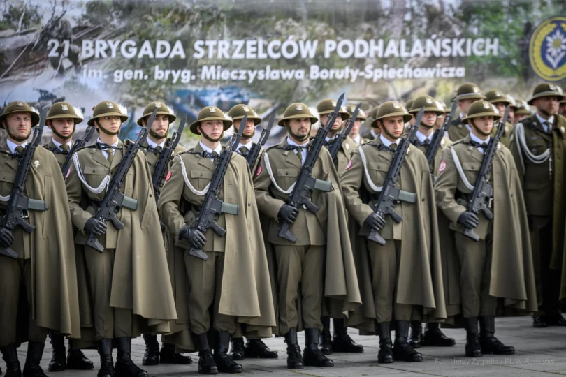 Zdjęcie przedstawia uczestników obchodów Święta 21 Brygady Strzelców Podhalańskich