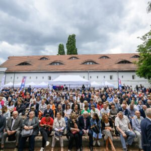 Zdjęcie przedstawia uczestników galu finałowej "Fundusz sołecki - najlepsza inicjatywa"