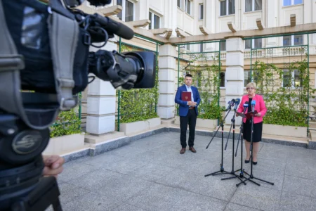 Wojewoda podkarpacki Teresa Kubas-Hul podczas konferencji prasowej