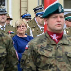 Zdjęcie przedstawia uczestników święta wojsk pancernych i zmechanizowanych