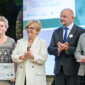 Zdjęcie przedstawia uczestników galu finałowej "Fundusz sołecki - najlepsza inicjatywa"