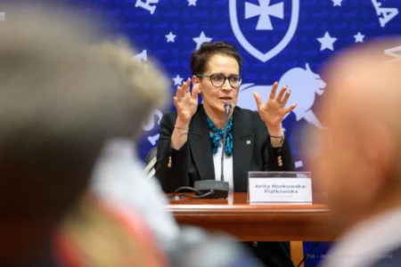 Zdjęcie przedstawia uczestników spotkania z szefową Służby Cywilnej Anitą Noskowską Piątkowską