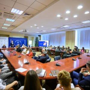 Zdjęcie przedstawia uczestników spotkania z szefową Służby Cywilnej Anitą Noskowską Piątkowską