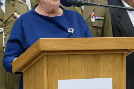 Zdjęcie przedstawia uczestników święta wojsk pancernych i zmechanizowanych