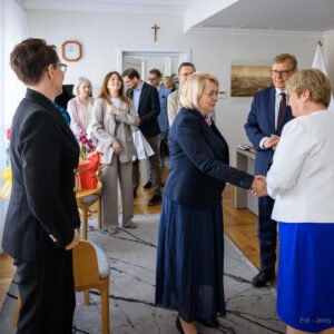 Zdjęcie przedstawia uczestników spotkania z szefową Służby Cywilnej Anitą Noskowską Piątkowską
