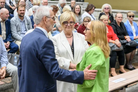 Zdjęcie przedstawia uczestników galu finałowej "Fundusz sołecki - najlepsza inicjatywa"