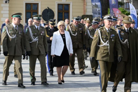 Zdjęcie przedstawia uczestników obchodów Święta 21 Brygady Strzelców Podhalańskich