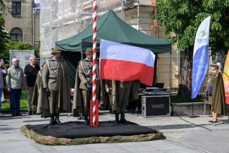 Zdjęcie przedstawia uczestników obchodów Święta 21 Brygady Strzelców Podhalańskich