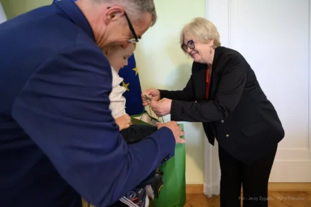 Zdjęcie przedstawia uczestników spotkania z rodzinami zastępczymi