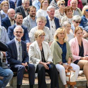 Zdjęcie przedstawia uczestników galu finałowej "Fundusz sołecki - najlepsza inicjatywa"