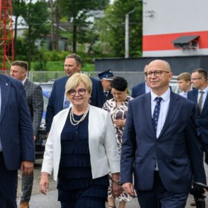 Zdjęcie przedstawia uczestników wojewódzkiej inauguracji roku szkolnego.